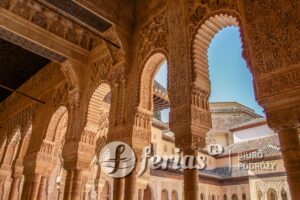 Alhambra kolumny na Dziedziniec Lwów, Andaluzja