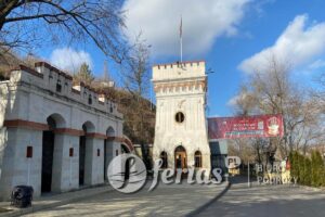 Budynek recepcyjny i główne wejście do winnicy Cricova, drugiej co do wielkości w Mołdawii