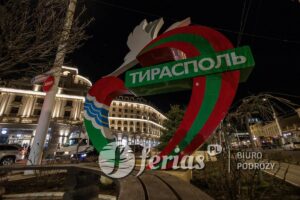 Centrum miasta Tyraspol, Naddniestrze , Mołdawia - znak powitalny miasta Tyraspol w Naddniestrzu