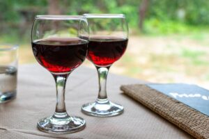 Czerwone greckie wino z regionu Nemea, Grecja