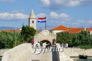 Dolna brama wjazdowa do historycznego miasta Nin