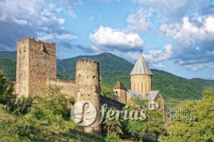 Gruzja-zamek Ananuri