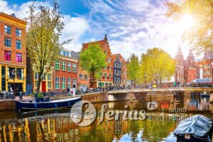 Kanał w Amsterdamie Holandia