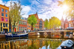 Kanał w Amsterdamie Holandia