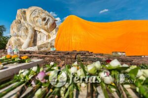 Leżący Budda w Wat Lokaya Sutha, Tajlandia