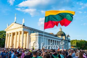 Litwa, flaga na placu Katedralnym w Wilnie