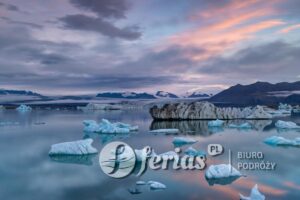 Malowniczy widok na Jökulsárlón, Islandia