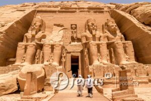 Posągi przed świątynią Abu Simbel, Egipt