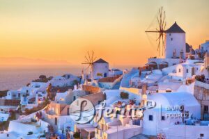 Zachód słońca na wyspie Santorini, Grecja.