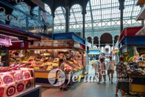 Targ Mercado Central de Atarazanas w Maladze, Hiszpania