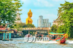 Widok na duży posąg Buddy w Bangkoku, Tajlandia